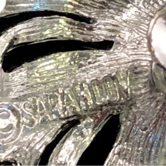 Vintage Sarah Coventry 1969 Sunburst brooch with faux pearl and clip on earrings - Picture 11 of 14